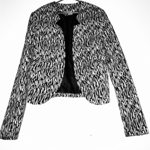 H&M Divided Abstract Black and White Striped collarless Blazer/Jacket/Suit - Picture 2 of 7